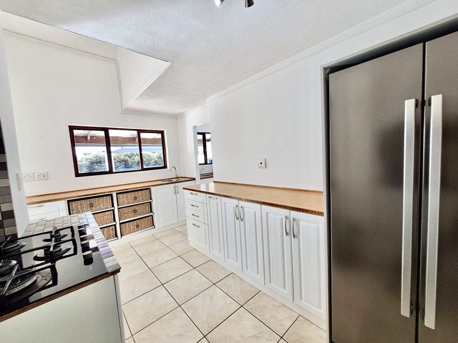 To Let 5 Bedroom Property for Rent in Grotto Bay Western Cape